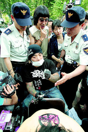 Tattoo Blog » South Korea’s finally taking the medicine out of tattoos
